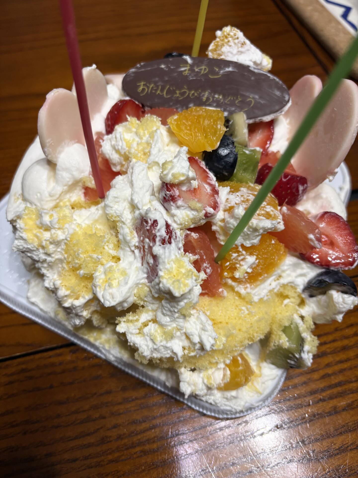 ボロボロになった誕生日ケーキ。　直後、娘「なおしてあげる」→まさかの光景に「いい子に育ちました」「とても素敵な技術の使い方」