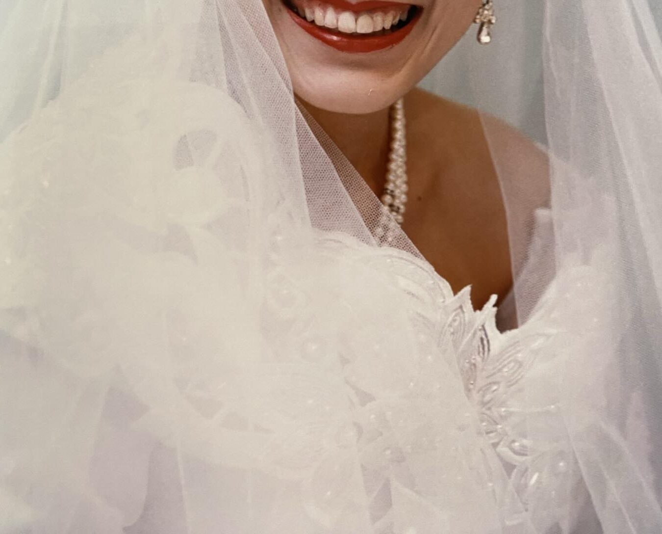 「うちなー美人」と称賛される母。娘が28年前の姿を投稿すると……　「え？すんごい美人」「アイドルみたい！」