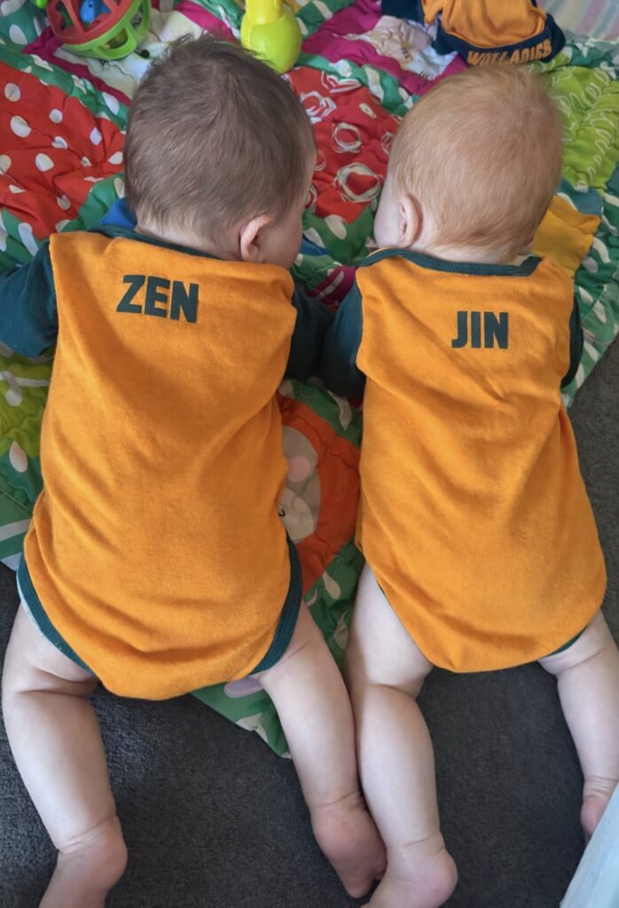 双子くんの写真①（＠iori.forsythさんより提供）