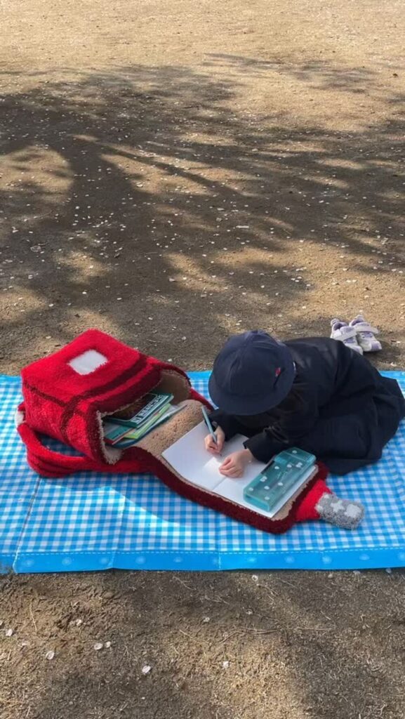 毛糸のランドセル③（@keke_rugさんより提供）