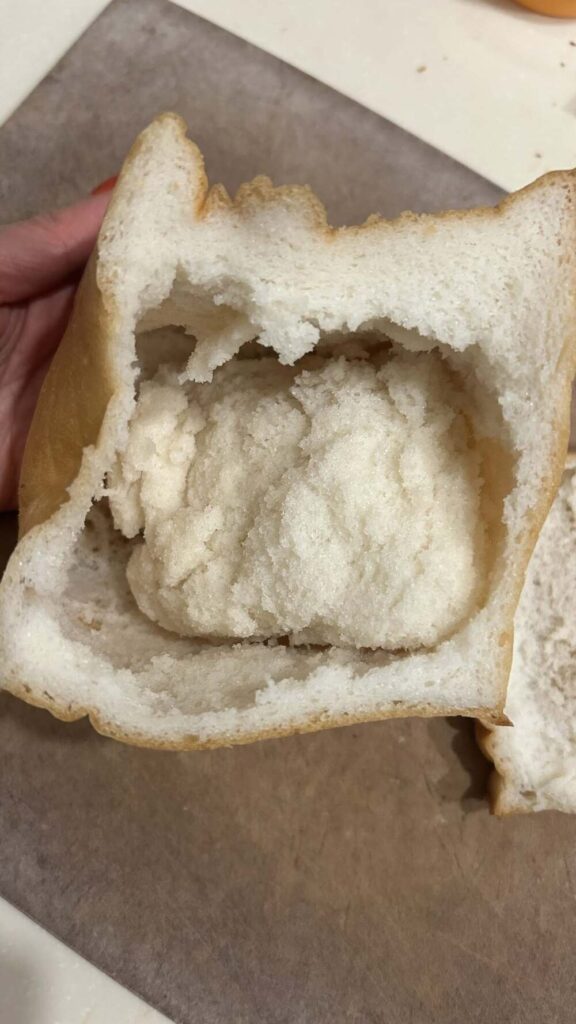 米粉パンを切ってみると？②（@beika_komekoさんより提供）