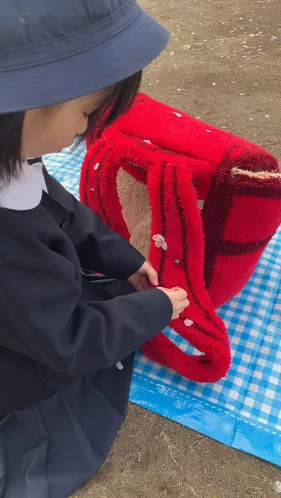 毛糸のランドセル②（@keke_rugさんより提供）