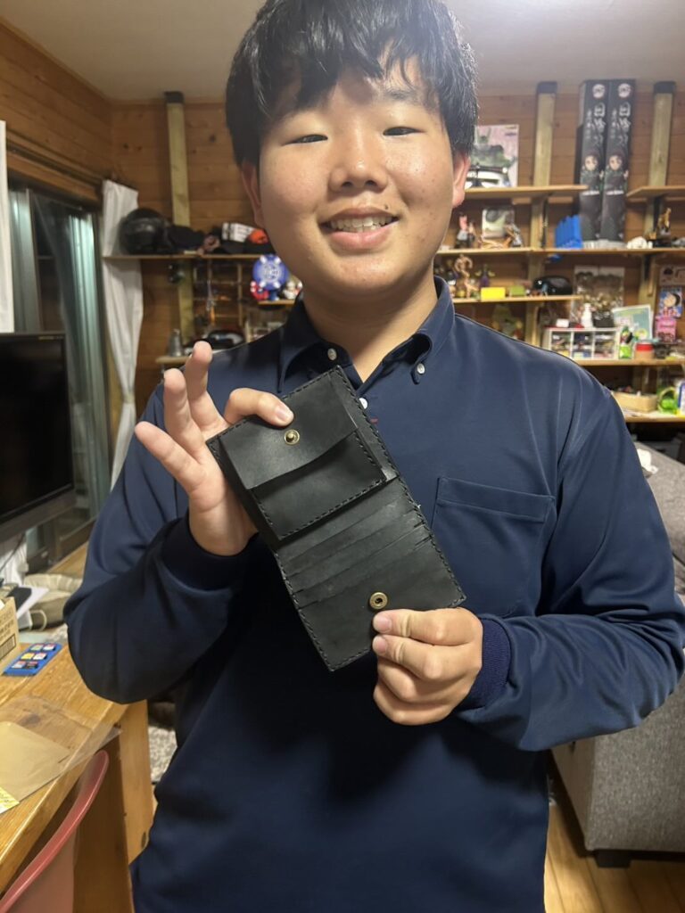 息子さんの作った財布①（＠rikurioreoさんより提供）