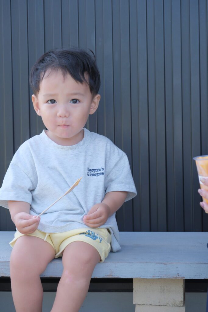 注射の練習をする生後3ヵ月の息子（提供元：＠a_riibabyさん）