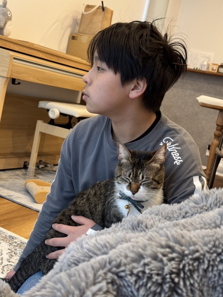 普段の猫ちゃんとの様子①（@shake.kanpachiさんより提供）