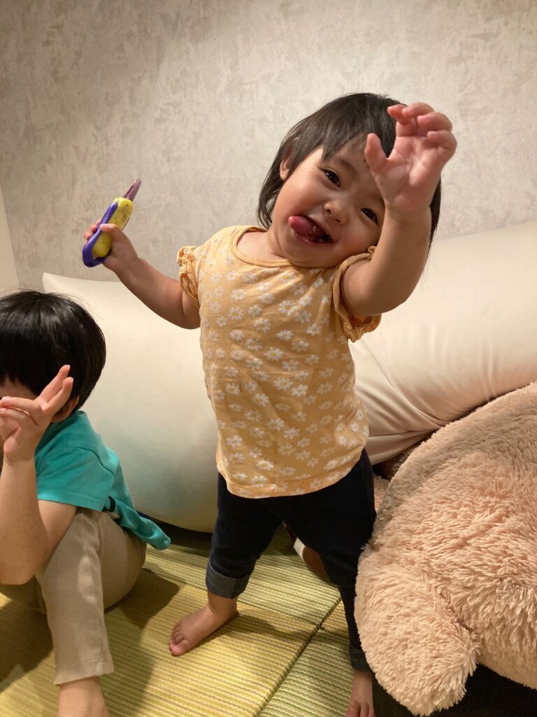 けいれんが起きる前日の娘さんの様子（@kocchan1818さんより提供）