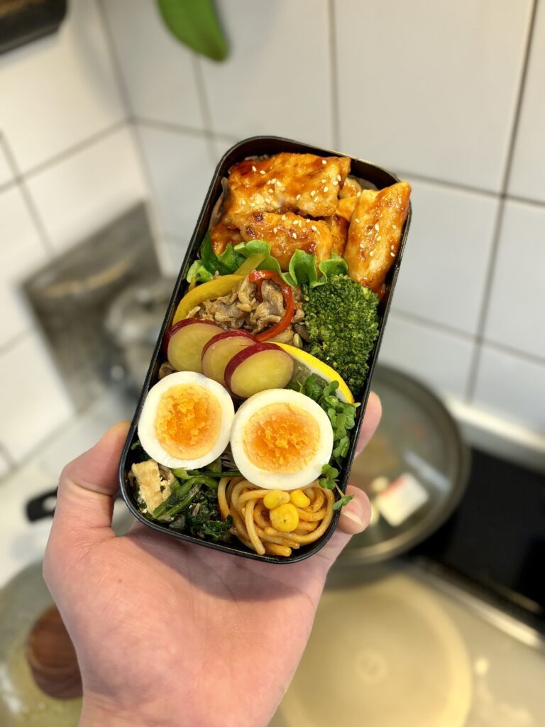 息子さんに作るお弁当②（＠oyajino.bentoさんより提供）