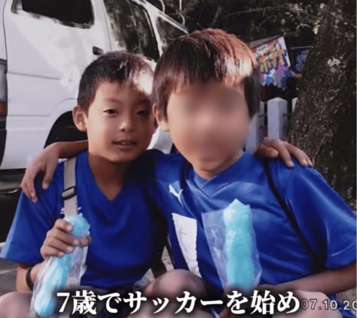 優しいまなざしの7歳の少年　→19年後…現在のまさかの姿に「めちゃくちゃかっこいい」「すごい」