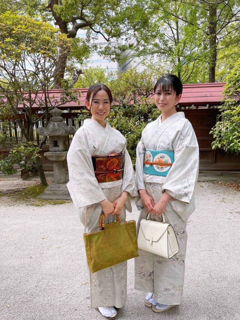 白大島で双子コーディネート（＠hotate_familyさんより提供）