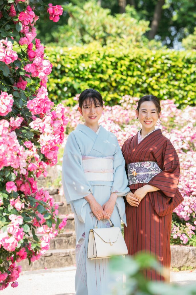 着物を着てバラ園へ（＠hotate_familyさんより提供）