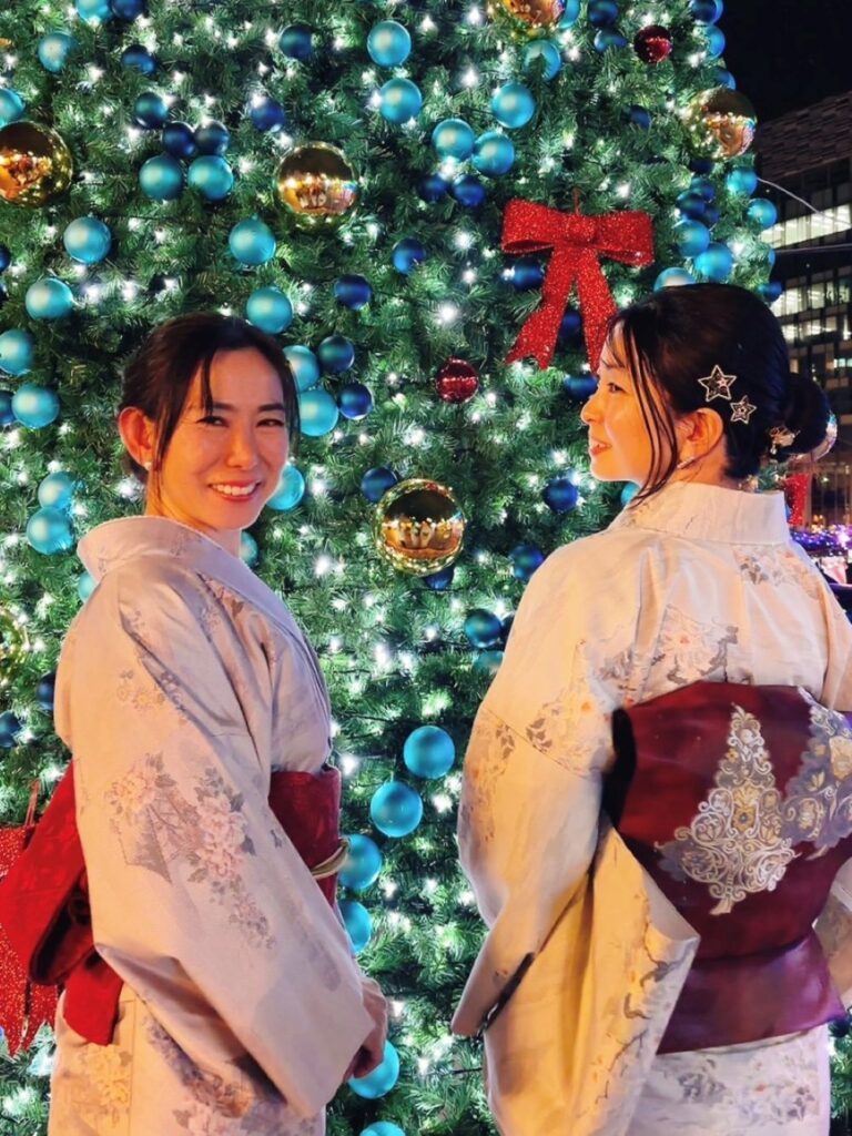 白大島に赤い帯でクリスマスコーディネート（＠hotate_familyさんより提供）