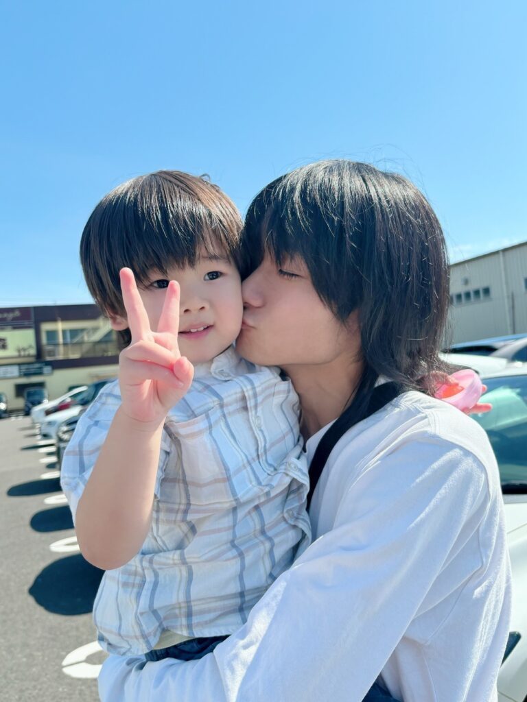 仲良し兄弟⑤（@manpechiさんより提供）