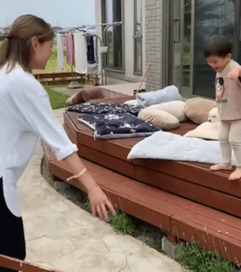 5日ぶりに会った2歳長男（@chipi318さんより提供）