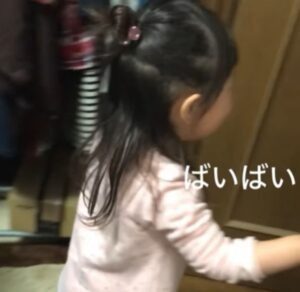 弟が生まれるのを待っていた3歳娘（提供元：＠chiii44iiiさん）