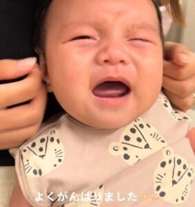 注射の練習をする生後3ヵ月の息子（提供元：＠a_riibabyさん）