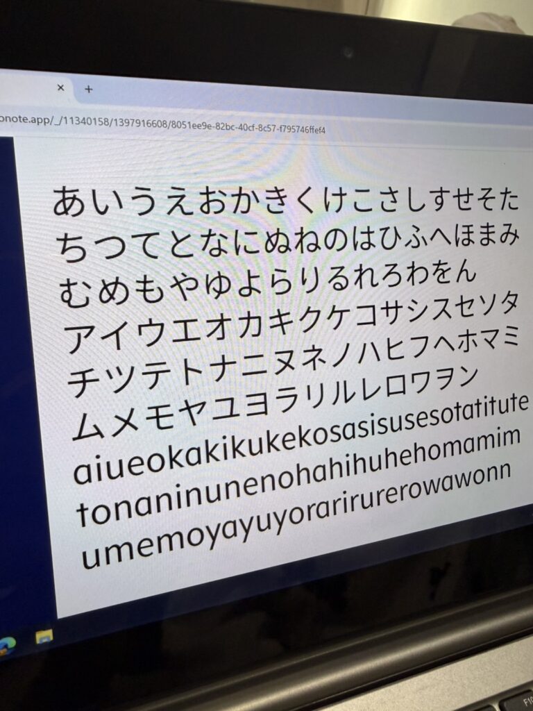 勉強してると思ったら…！？（@biyolove37さんより提供）