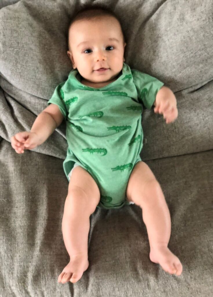 赤ちゃんの頃の息子さん③（＠yoga_with_chiharuさんより提供）