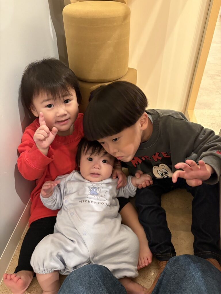 お子さんたちの様子①（@r_o_a_1018さんより提供）