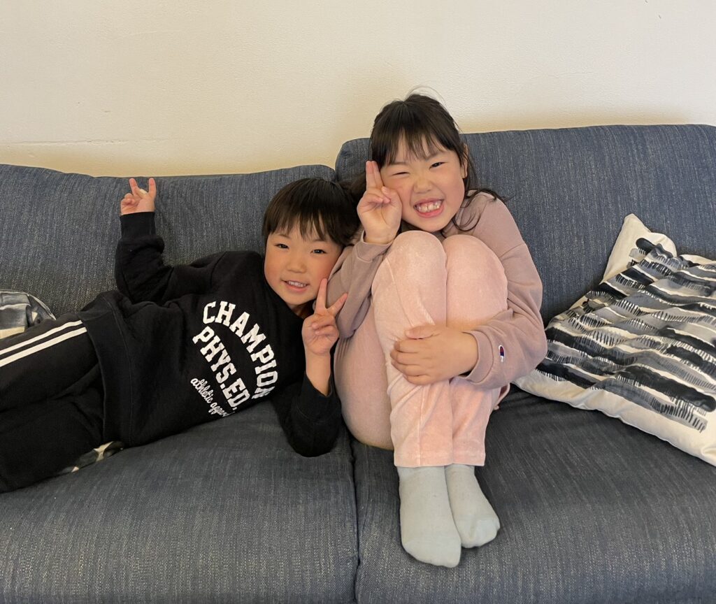 弟が生まれるのを待っていた3歳娘（提供元：＠chiii44iiiさん）