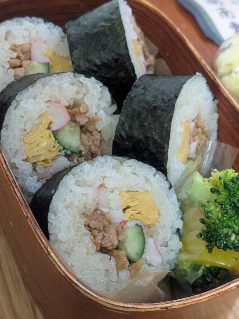 ママさんの作ったお弁当①（＠megu4732さんより提供）