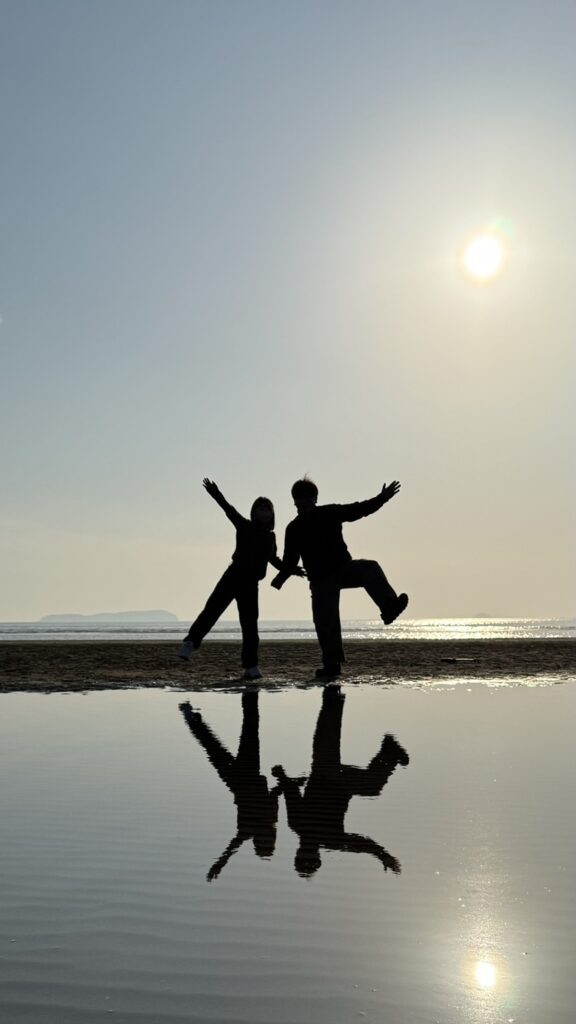 思い出の場所で記念撮影（@mutomaru5さんより提供）