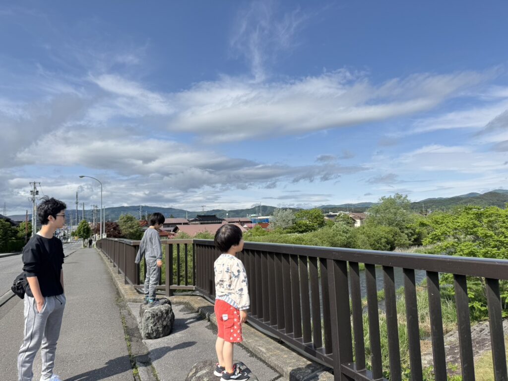 5人兄弟の普段の様子①（@vul829_1984さんより提供）