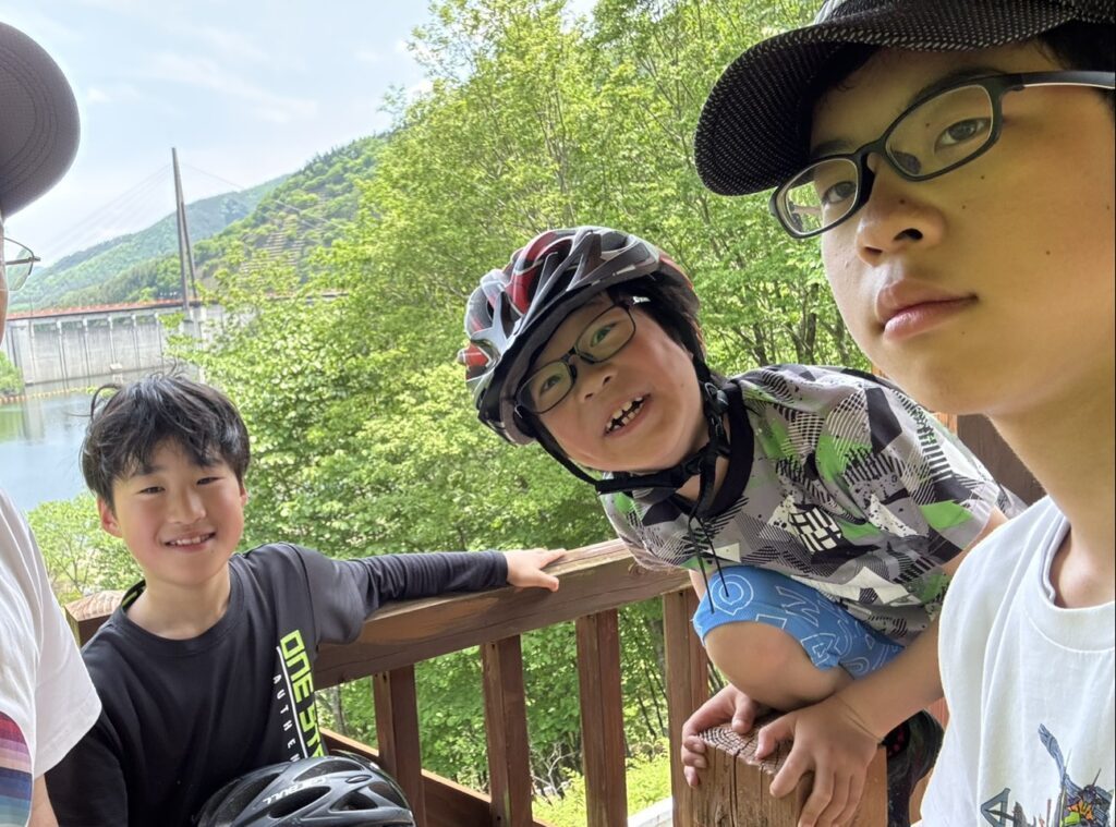 5人兄弟の普段の様子②（@vul829_1984さんより提供）