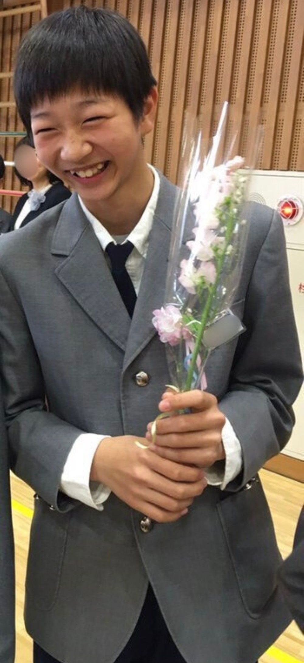 小、中学校でいじめられた過去があった男性　→本気で垢抜けを頑張った結果、現在の姿に…「かっこよすぎる！！」「イケメン」