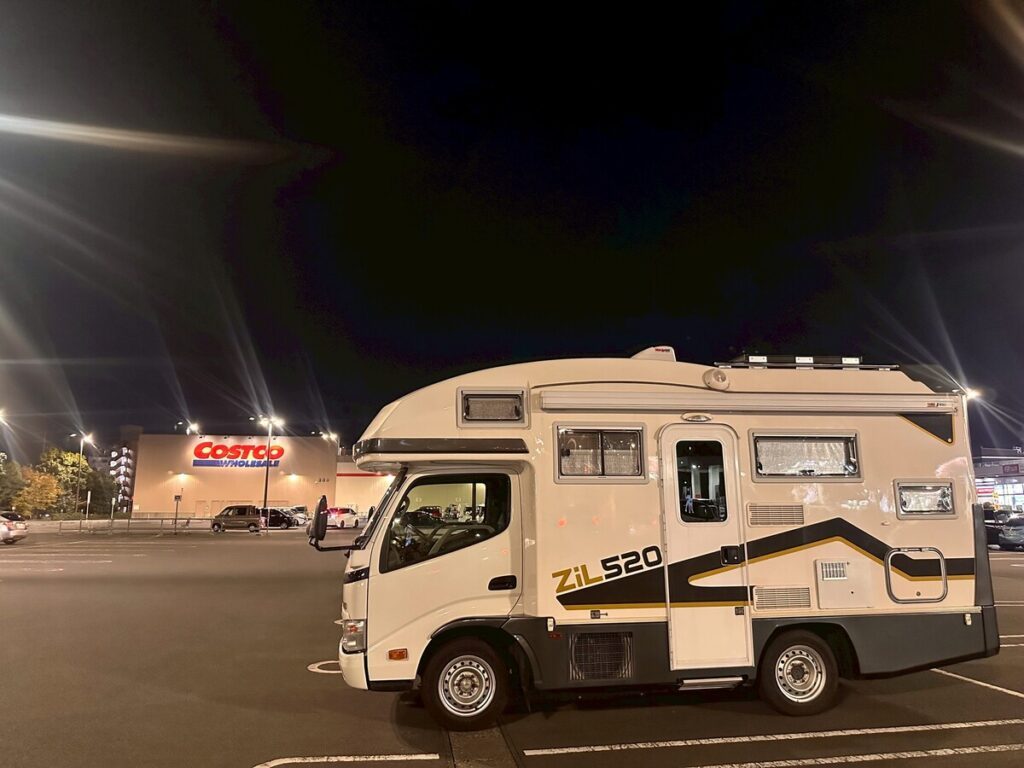 キャンピングカー①（@tomoko_vanlife710さんより提供）