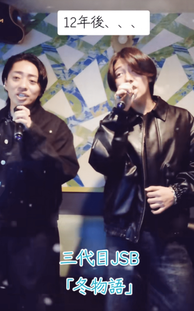 肩を並べて歌う様子（＠makoromi7さんより提供）