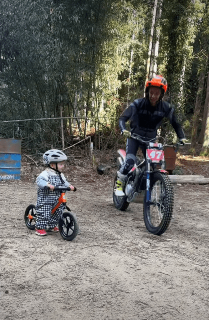 山で遊ぶ様子①（＠miyu_outdoor_さんより提供）