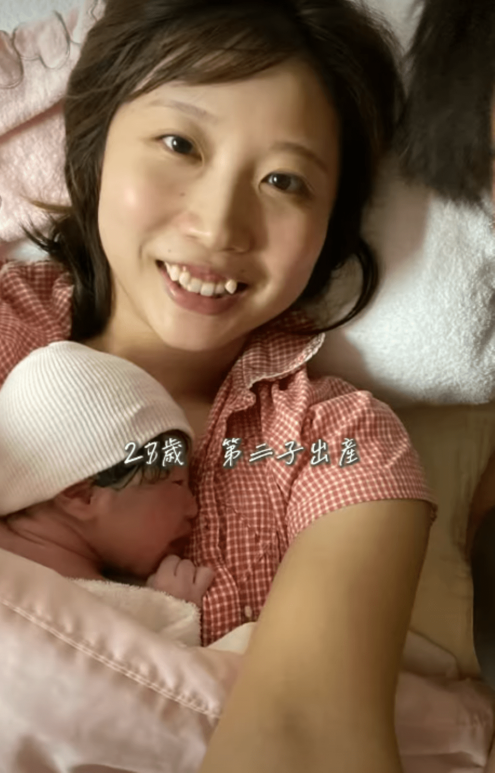 歯科助手として働き始めて4年目を迎えた女性。　→その1年後の様子に「スーパー美女」「凄い変化」