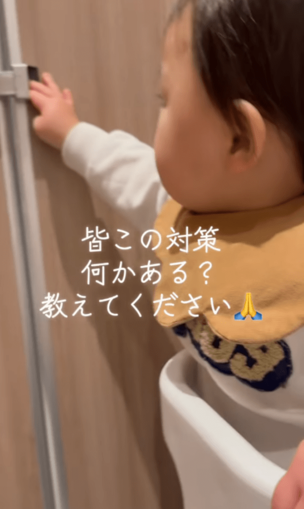 トイレの中での息子さん⑩（＠hakutopapa89さんより提供）
