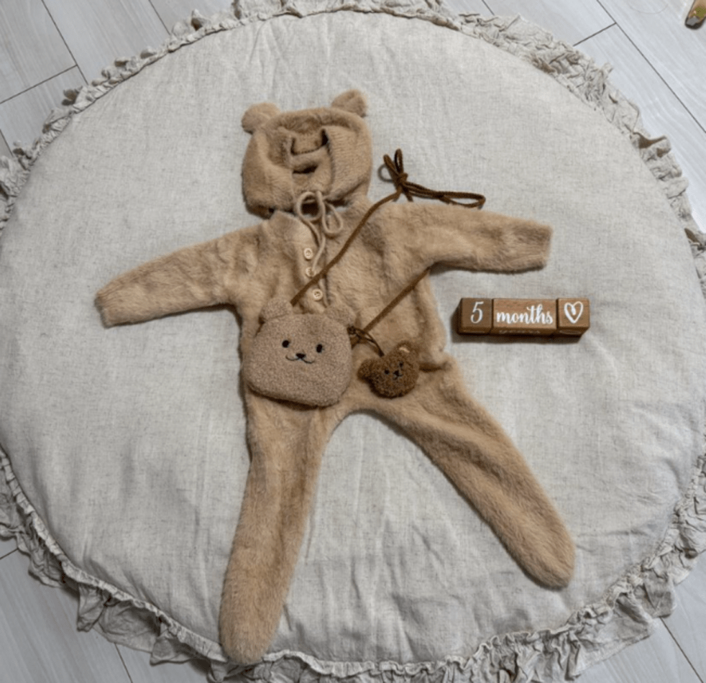 5ヶ月記念の月齢フォト、よく見ると…（@mooogu2288さんより提供）