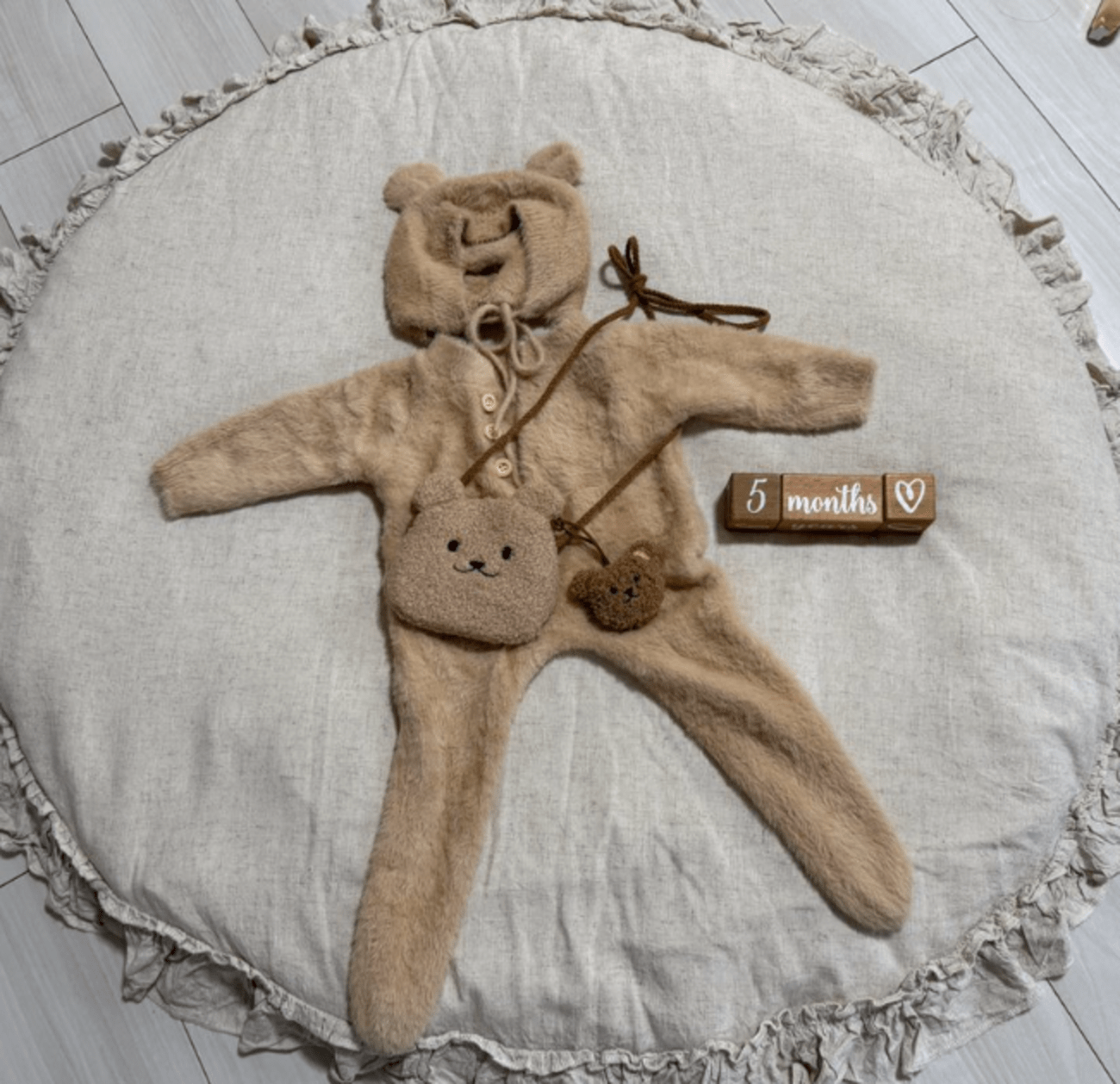 SNSに載せられた5ヶ月記念の月齢フォトに違和感。しかし、よく見ると…「声出して笑った」「そんなことある！？」