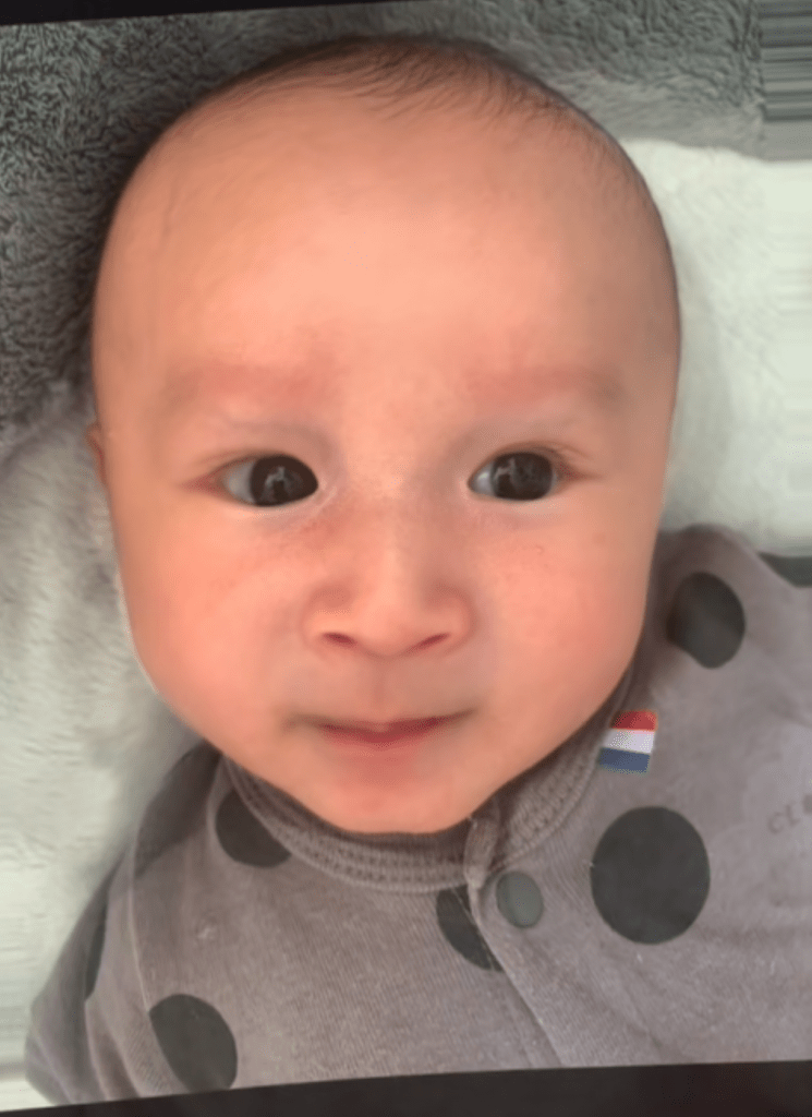 生後～2ヶ月半②（＠mogu.ayuさんより提供）