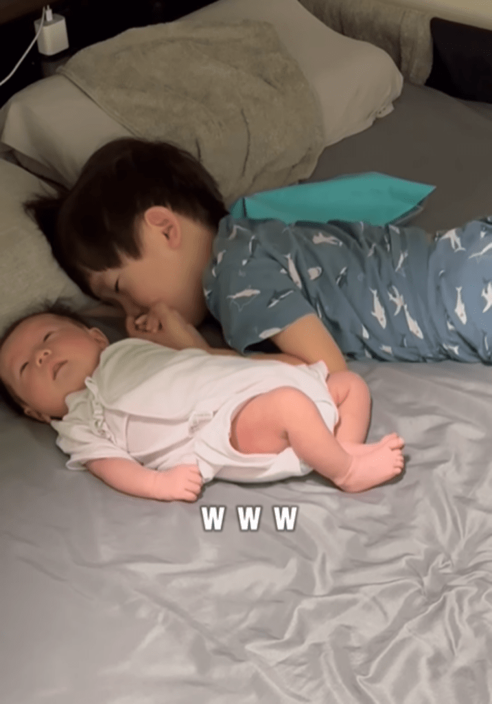 次男さんが起きるまで⑩（＠yujin_kosodateさんより提供）