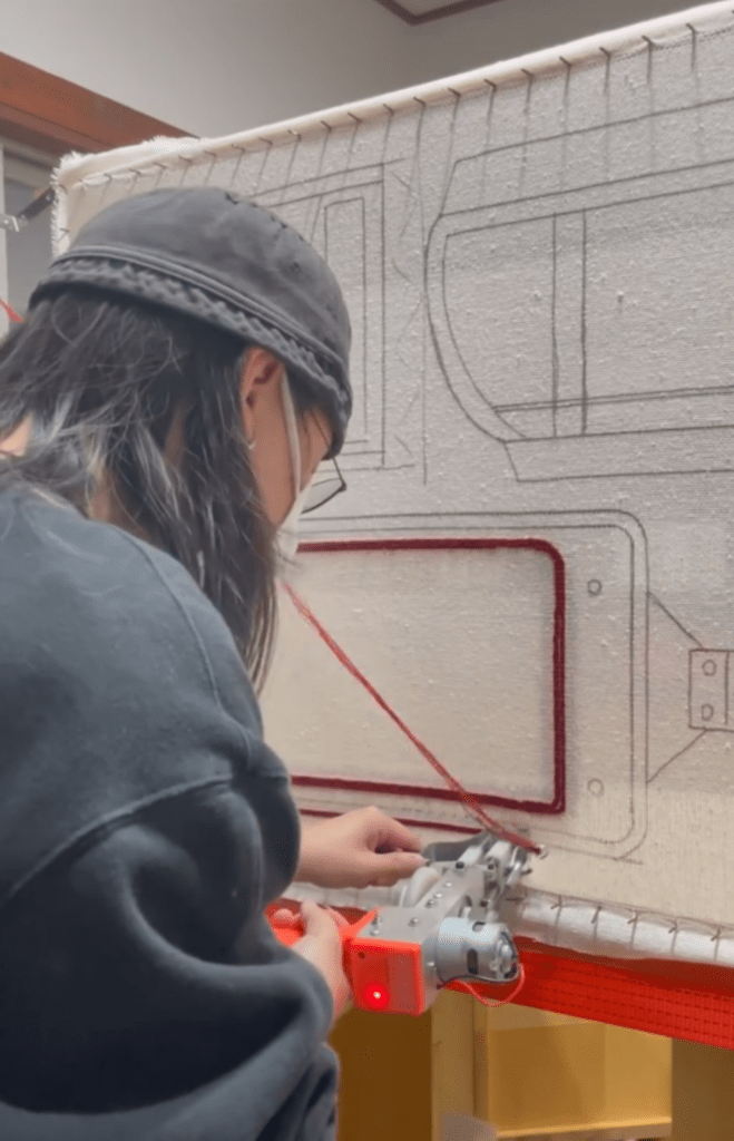 制作の様子①（@keke_rugさんより提供）