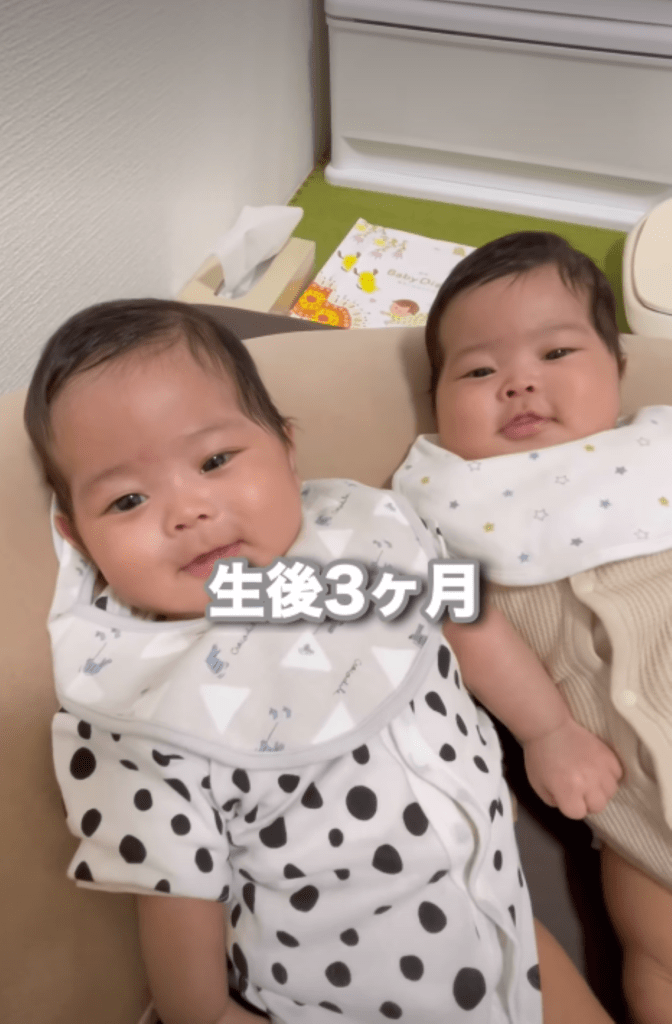 双子の成長記録③（＠3boys.twins24_beby05さんより提供）