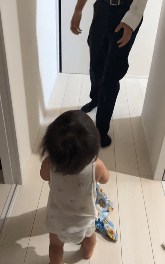 パパさんが仕事に行く朝④（＠taoruboya.19さんより提供）