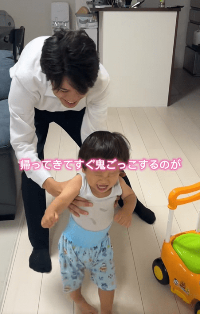 パパさん帰宅後②（＠taoruboya.19さんより提供）