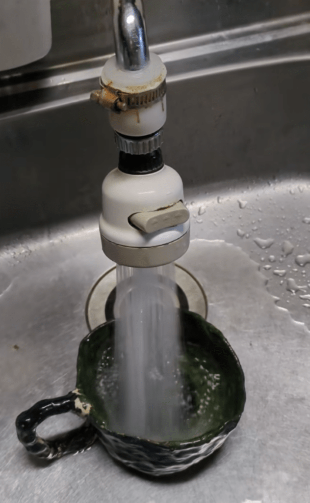 水漏れの様子①（＠user7273778171339さんより提供）