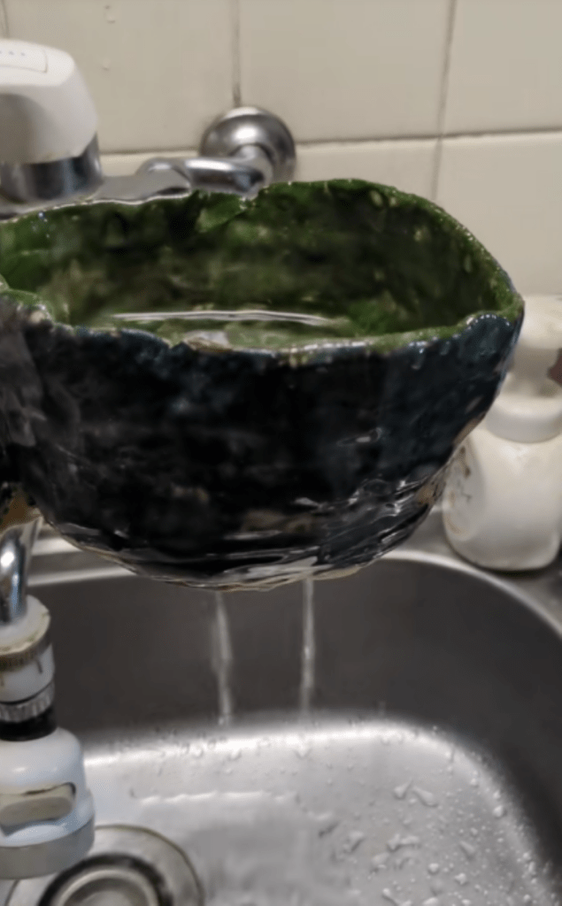 水漏れの様子②（＠user7273778171339さんより提供）