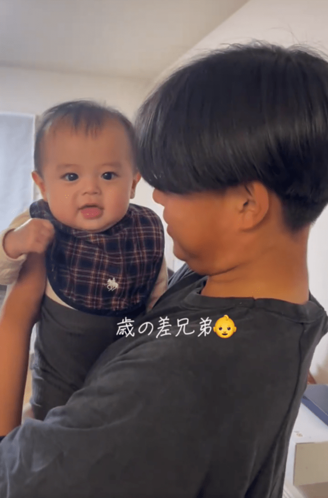 年の差兄弟①（@sayaka38aoさんより提供）