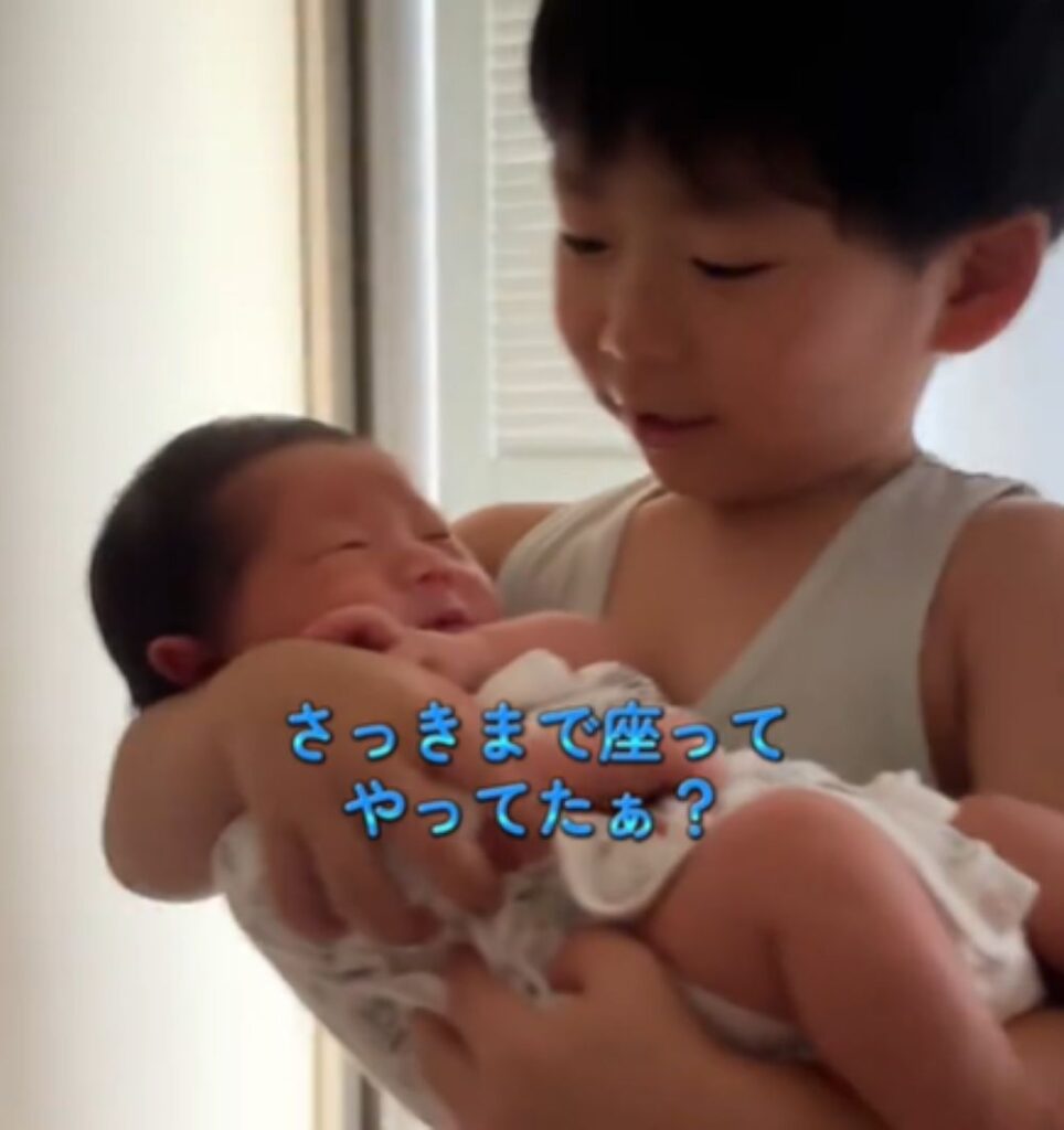 弟くんをあやすお兄ちゃん③（＠yuria_0000さんより提供）
