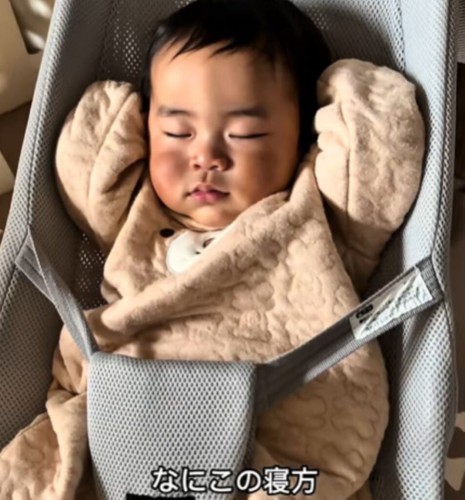息子さんの寝方③（＠hayasan954さんより提供）