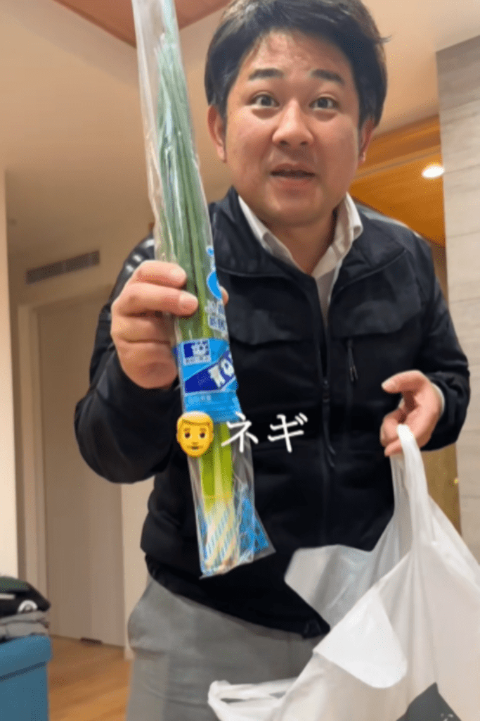 買ってきたものを解説する旦那さん①（＠danna_cawaiiさんより提供）