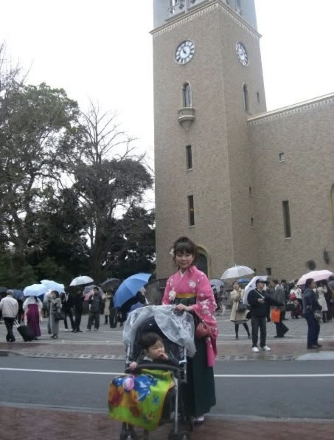 大学生のときに息子を出産した女性。17年後の2人の姿に…「お姉さんか彼女みたい…」「ママさん変わってない！」