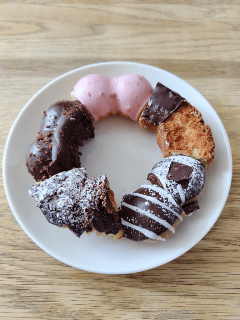 切り分けられたドーナツ①（＠mai.guru.meさんより提供）