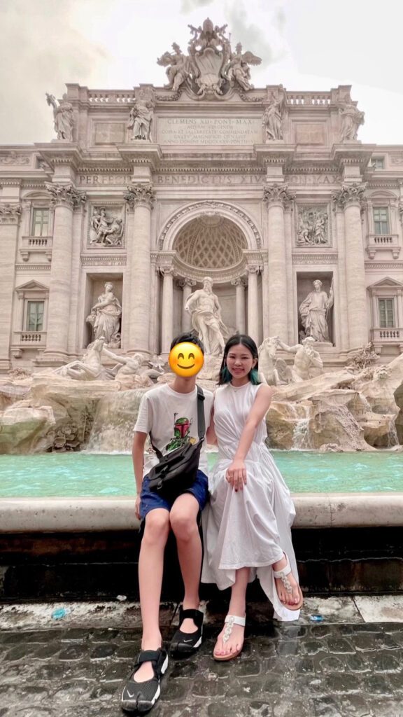 旅行中の2人（＠saho_yogaさんより提供）